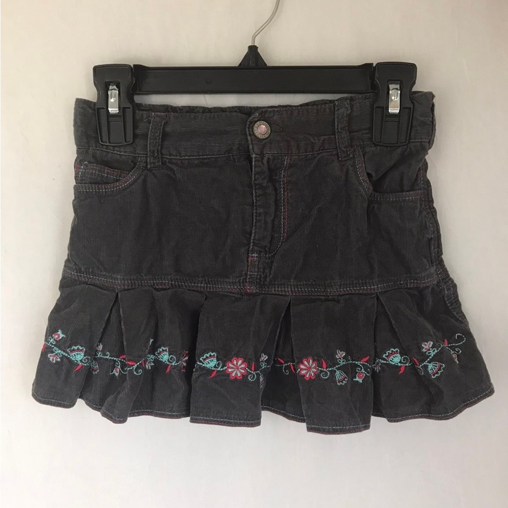Vintage Girls Corduroy Embroidered Skirt size 5. 100% Cotton